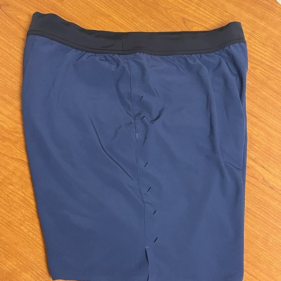 Like New, Men’s Lined Ten Thousand 9” Interval Shorts - Large - Picture 7 of 7